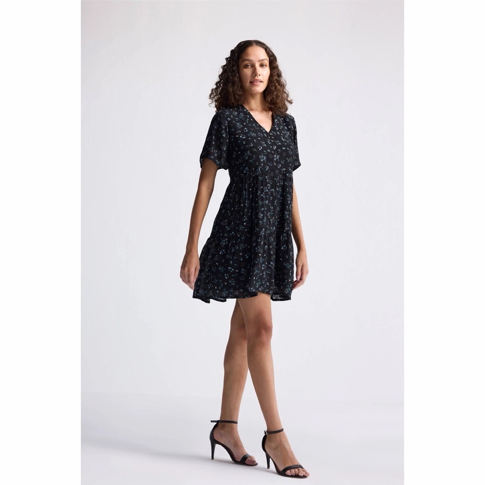 NWT Reistor Floral Short Tiered Dress in Dark Blue